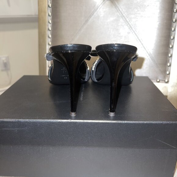 Giuseppe Zanotti Black Patent Vernice Pumps - Picture 5 of 5